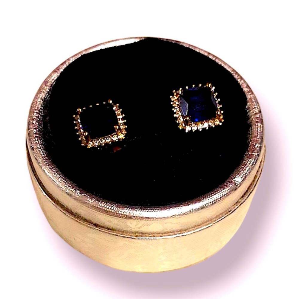 Adorable earring!